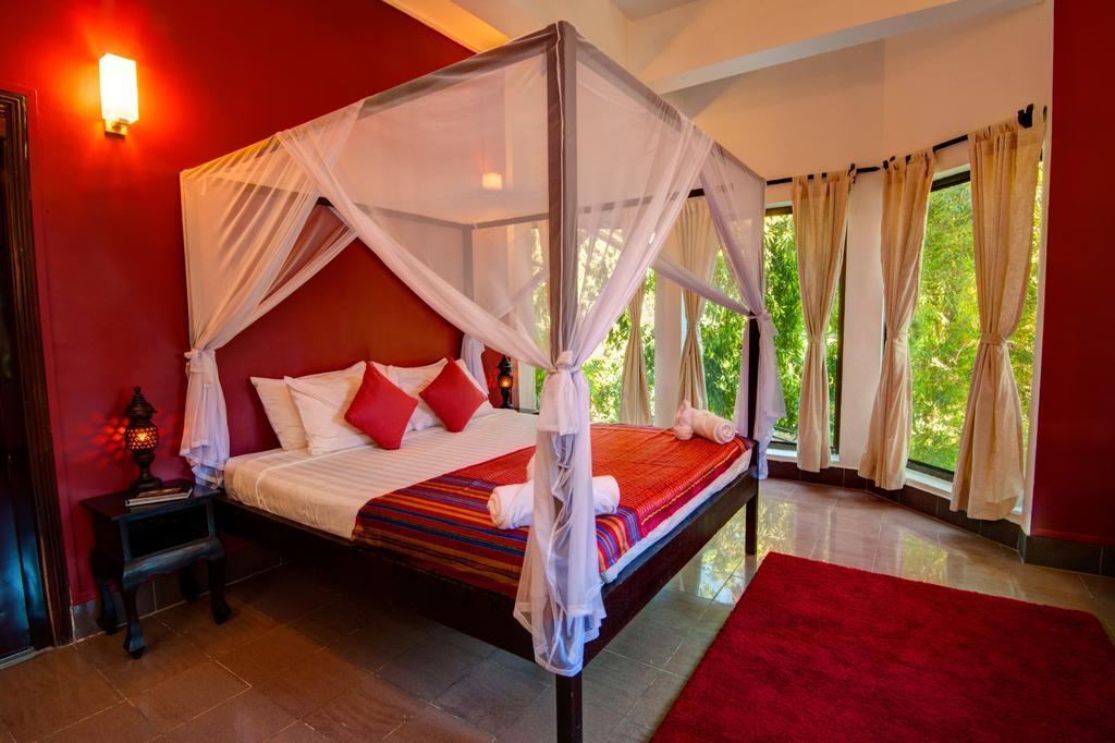 The Willow Boutique Hotel بنوم بنه المظهر الخارجي الصورة